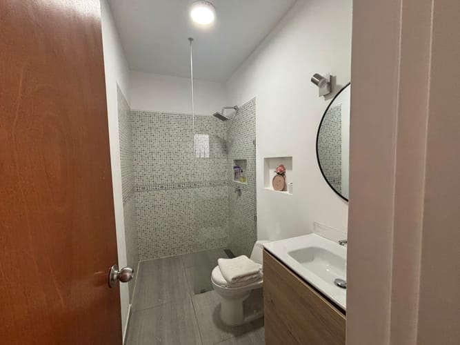 Local en arriendo en Las Acacias, Medellín, 210 m² · foto 8 de 15