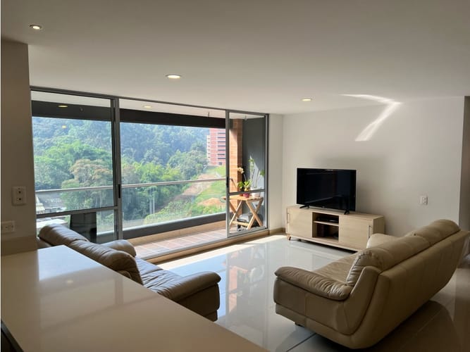 Apartamento de 3 alcobas en venta en San Jose, Sabaneta, 106 m² · foto 2 de 13