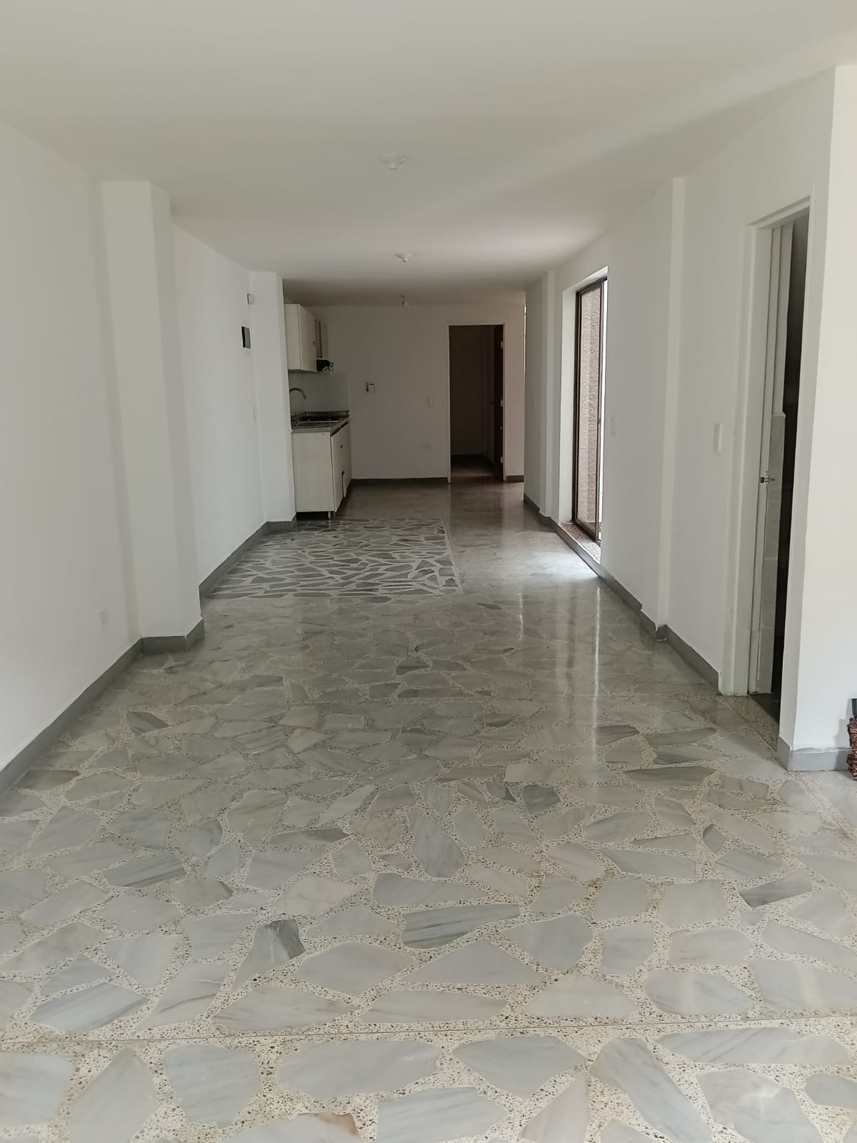 Apartamento en arriendo en Obrero, Envigado · foto 2 de 14