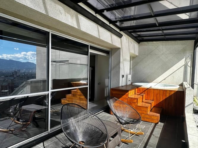 Apartamento de 1 alcoba en arriendo en La Florida, Medellín, 108 m² · foto 3 de 15