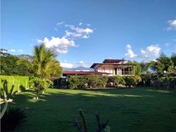Casa de 3 alcobas en venta en Via El Eden, Armenia, 375 m² · foto 2 de 17
