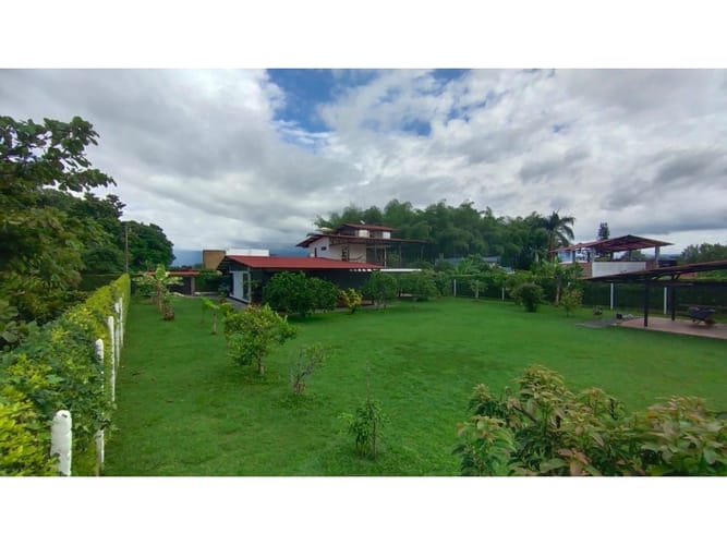 Casa de 3 alcobas en venta en Via El Eden, Armenia, 375 m² · foto 4 de 17