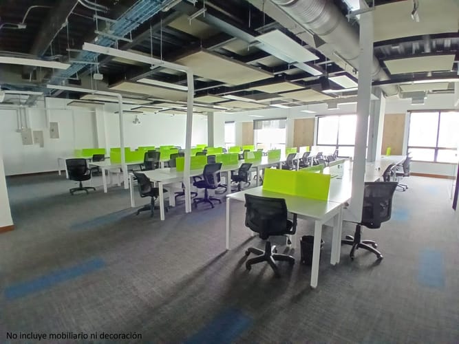 Local en arriendo en Los Balsos, Medellín, 905 m² · foto 2 de 10