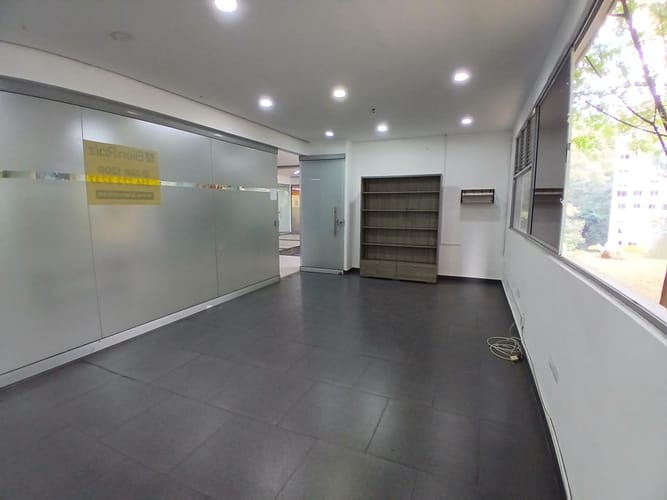 Local en arriendo en Castropol, Medellín, 32 m² · foto 3 de 10