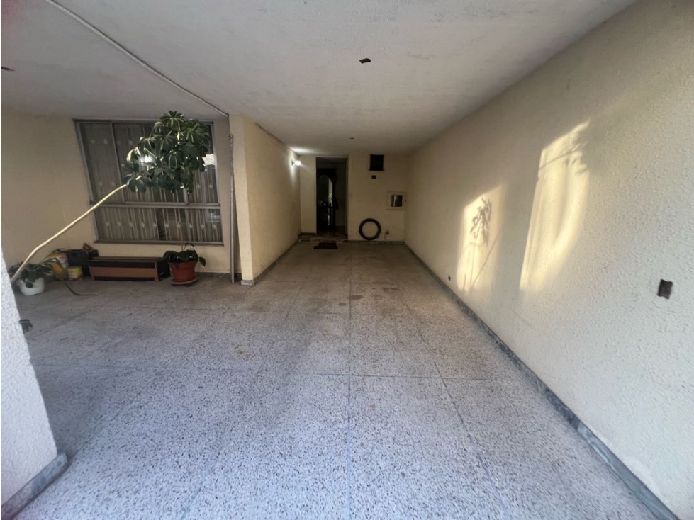 Casa en venta en Castilla, Bogotá · foto 3 de 24