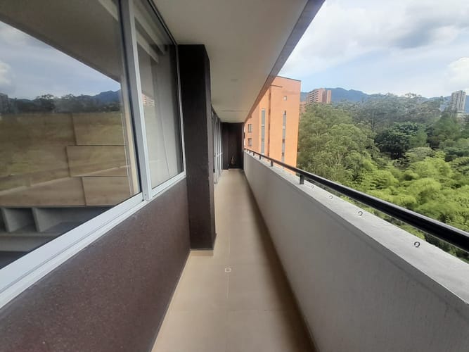 Apartamento de 2 alcobas en arriendo en Los Balsos, Medellín, 89 m² · foto 12 de 16