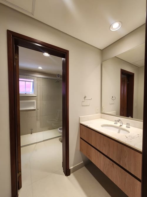 EN VENTA - HERMOSA Y AMPLIA RESIDENCIA, TOTALMENTE REFACCIONADA A ESTRENAR, EN EL EXCLUSIVO BARRIO MBURUCUYA. - foto 2