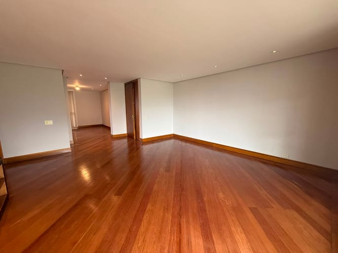 Apartamento de 2 alcobas en arriendo en El Castillo, Medellín, 180 m² · foto 3 de 15