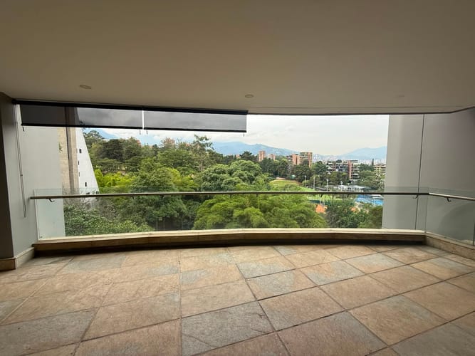 Apartamento de 2 alcobas en arriendo en El Castillo, Medellín, 180 m² · foto 5 de 15