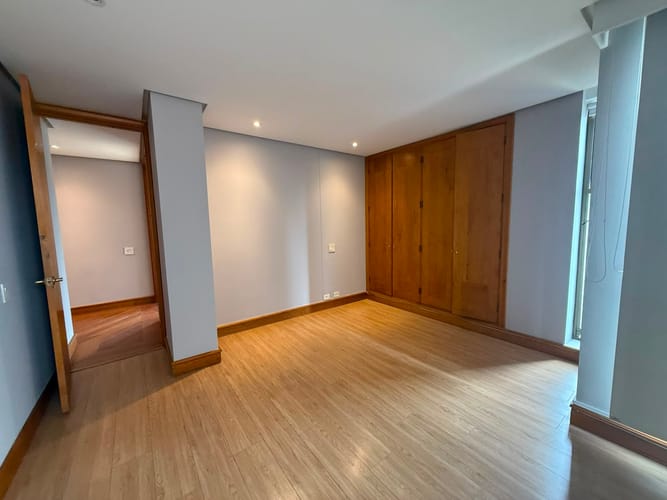 Apartamento de 2 alcobas en arriendo en El Castillo, Medellín, 180 m² · foto 8 de 15