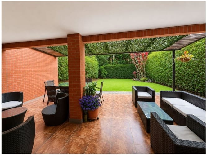 Casa de 3 alcobas en venta en Loma Benedictinos, Envigado, 260 m² · foto 2 de 17