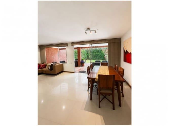 Casa de 3 alcobas en venta en Loma Benedictinos, Envigado, 260 m² · foto 4 de 17