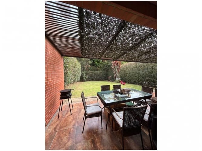 Casa de 3 alcobas en venta en Loma Benedictinos, Envigado, 260 m² · foto 5 de 17