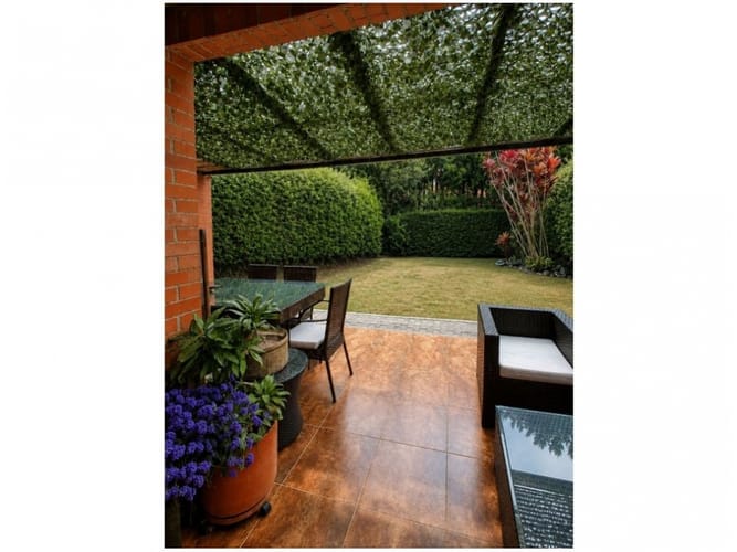Casa de 3 alcobas en venta en Loma Benedictinos, Envigado, 260 m² · foto 6 de 17