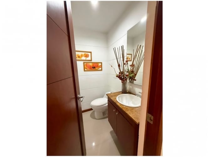 Casa de 3 alcobas en venta en Loma Benedictinos, Envigado, 260 m² · foto 7 de 17