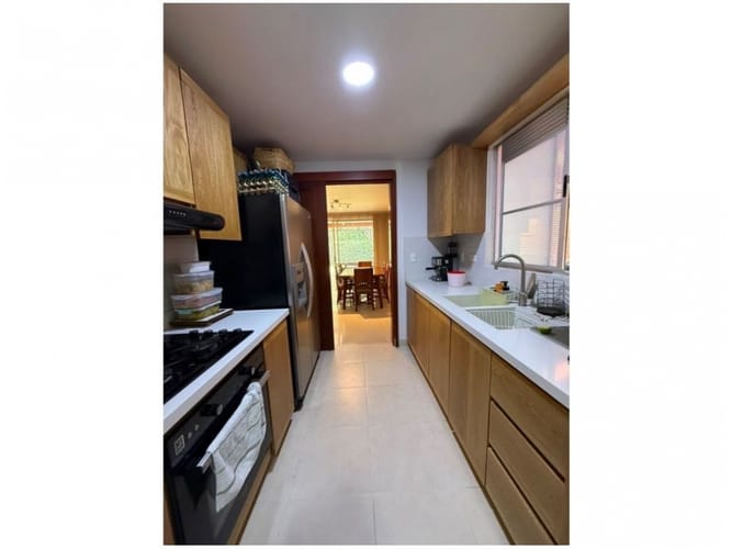 Casa de 3 alcobas en venta en Loma Benedictinos, Envigado, 260 m² · foto 8 de 17