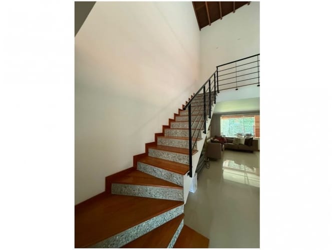 Casa de 3 alcobas en venta en Loma Benedictinos, Envigado, 260 m² · foto 10 de 17