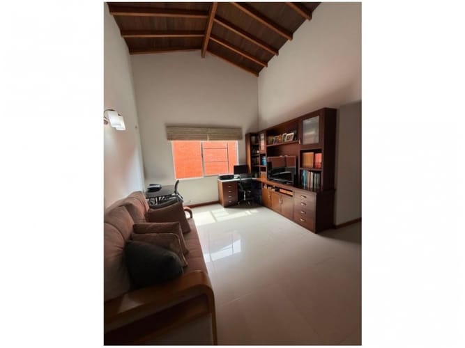 Casa de 3 alcobas en venta en Loma Benedictinos, Envigado, 260 m² · foto 13 de 17