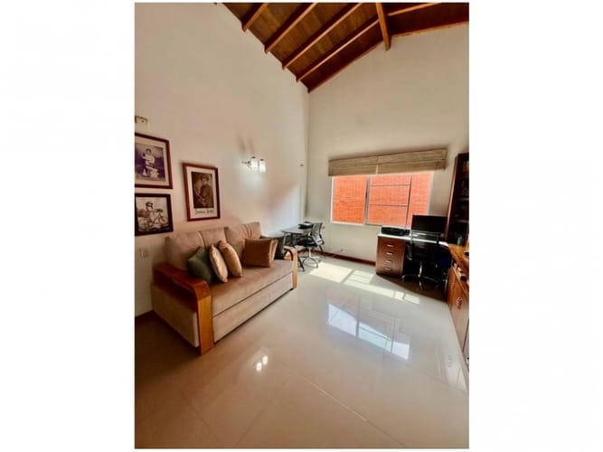 Casa de 3 alcobas en venta en Loma Benedictinos, Envigado, 260 m² · foto 14 de 17