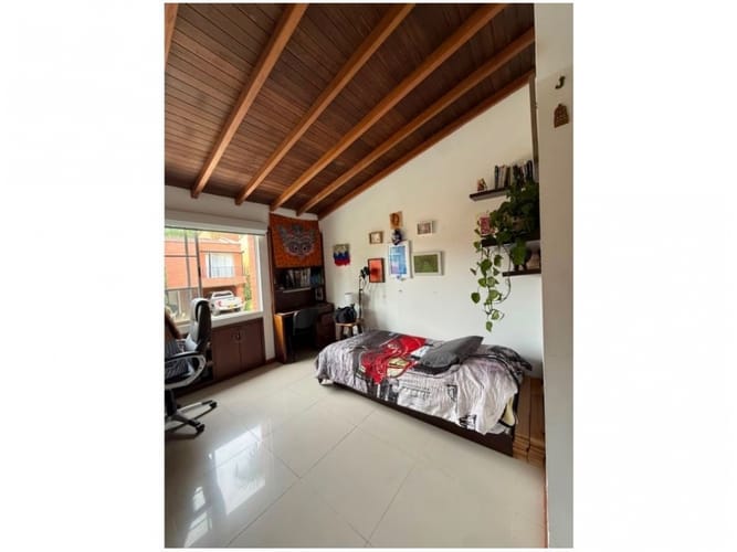 Casa de 3 alcobas en venta en Loma Benedictinos, Envigado, 260 m² · foto 15 de 17