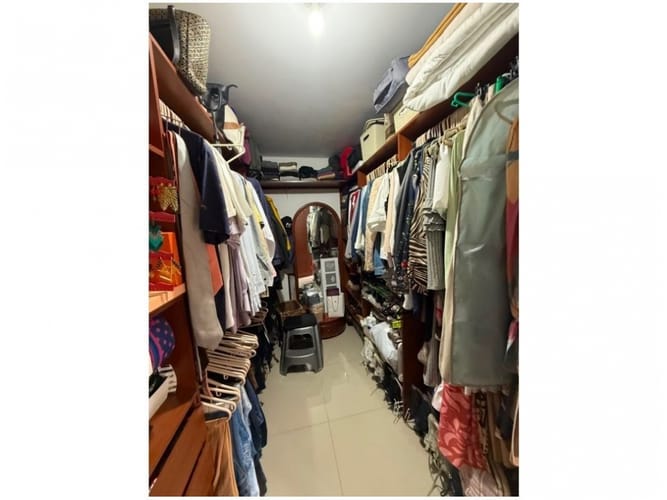 Casa de 3 alcobas en venta en Loma Benedictinos, Envigado, 260 m² · foto 16 de 17