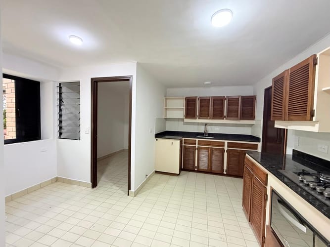 Apartamento de 3 alcobas en arriendo en Las Lomas, Medellín, 148 m² · foto 2 de 19