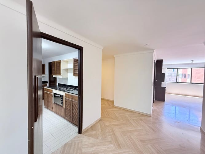 Apartamento de 3 alcobas en arriendo en Las Lomas, Medellín, 148 m² · foto 7 de 19