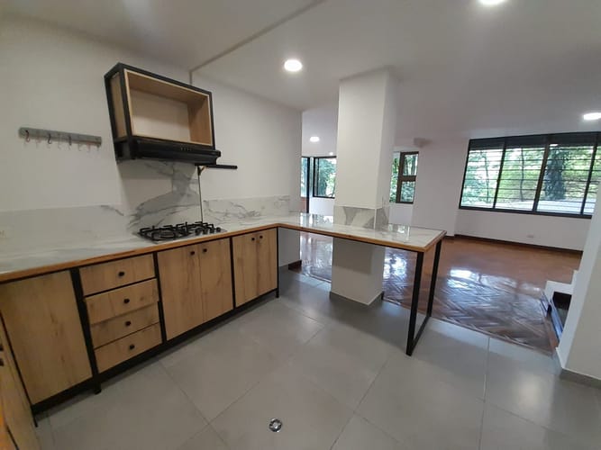 Apartaestudio en arriendo en El Tesoro, Medellín, 70 m² · foto 5 de 16