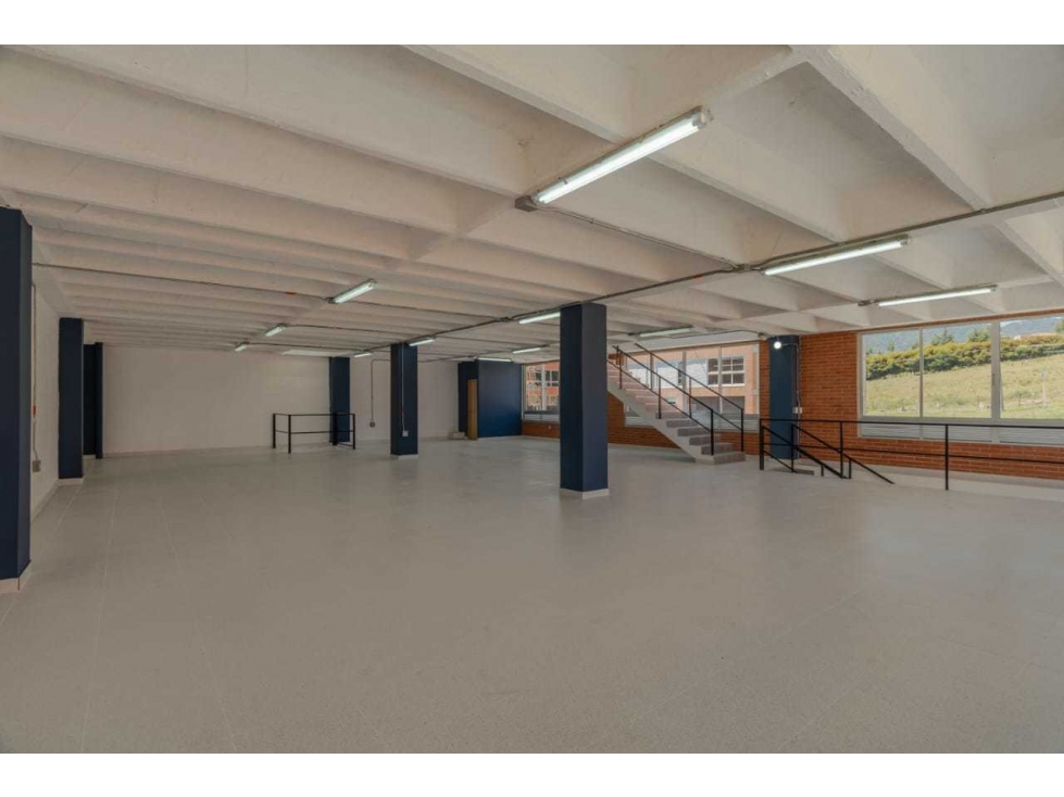 Bodega en venta en Playa Rica-Rancheria, Medellín, 604 m² · foto 2 de 24