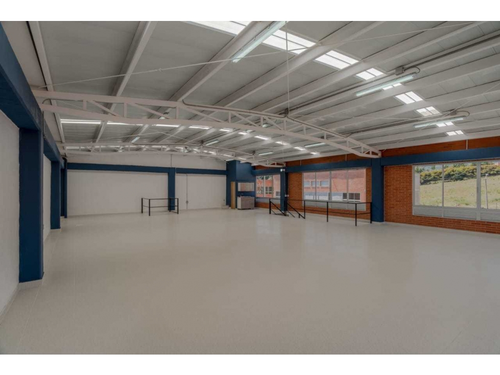 Bodega en venta en Playa Rica-Rancheria, Medellín, 604 m² · foto 3 de 24
