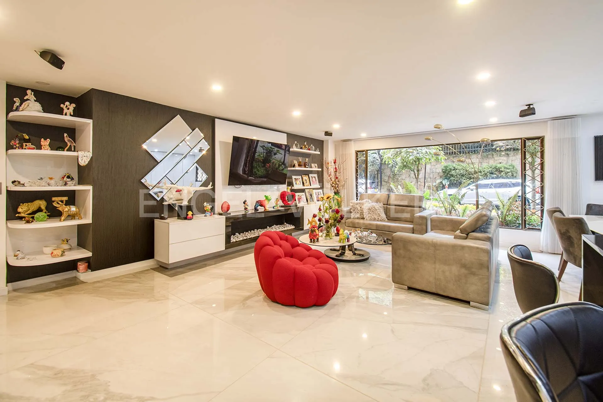 Apartamento en venta en Los Rosales, Bogotá · foto 2 de 15