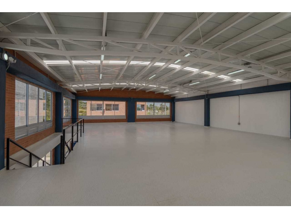 Bodega en venta en Playa Rica-Rancheria, Medellín, 604 m² · foto 12 de 24
