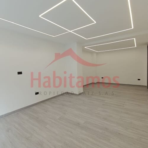 Local en arriendo en La Castellana, Medellín, 27 m² · foto 2 de 5
