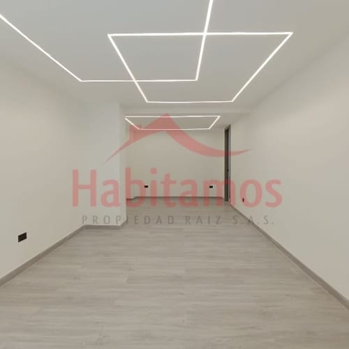 Local en arriendo en La Castellana, Medellín, 27 m² · foto 3 de 5