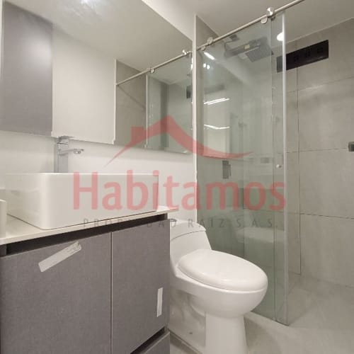 Local en arriendo en La Castellana, Medellín, 27 m² · foto 5 de 5