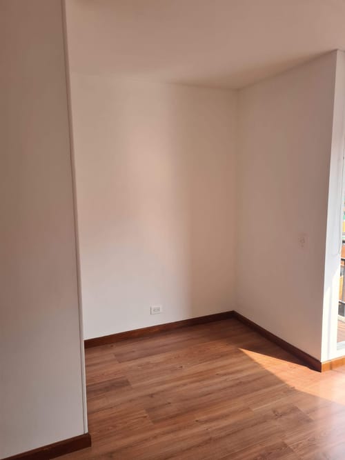Apartamento de 3 alcobas en venta en Colina Campestre, Bogotá, 69 m² · foto 2 de 12