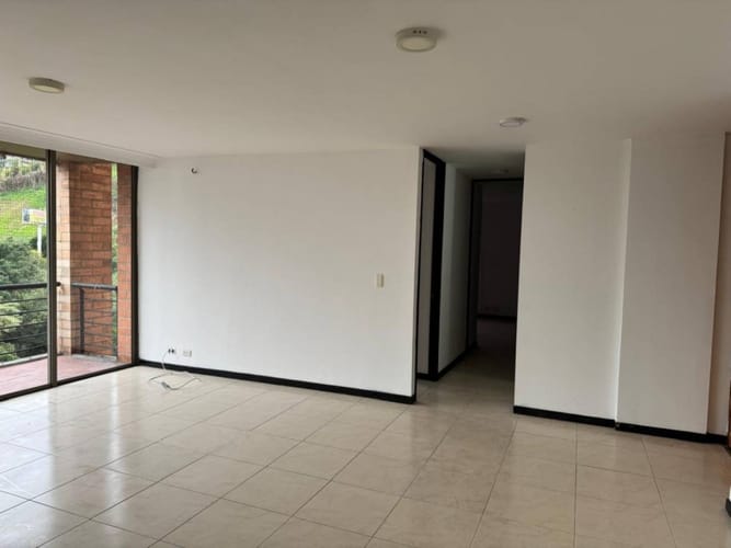 Apartamento de 2 alcobas en arriendo en Castropol, Medellín, 90 m² · foto 5 de 19