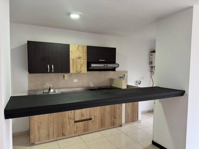 Apartamento de 2 alcobas en arriendo en Castropol, Medellín, 90 m² · foto 7 de 19