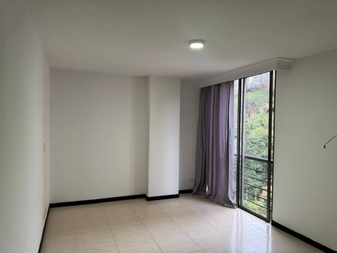 Apartamento de 2 alcobas en arriendo en Castropol, Medellín, 90 m² · foto 10 de 19