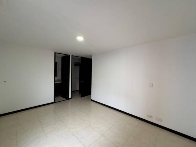 Apartamento de 2 alcobas en arriendo en Castropol, Medellín, 90 m² · foto 13 de 19