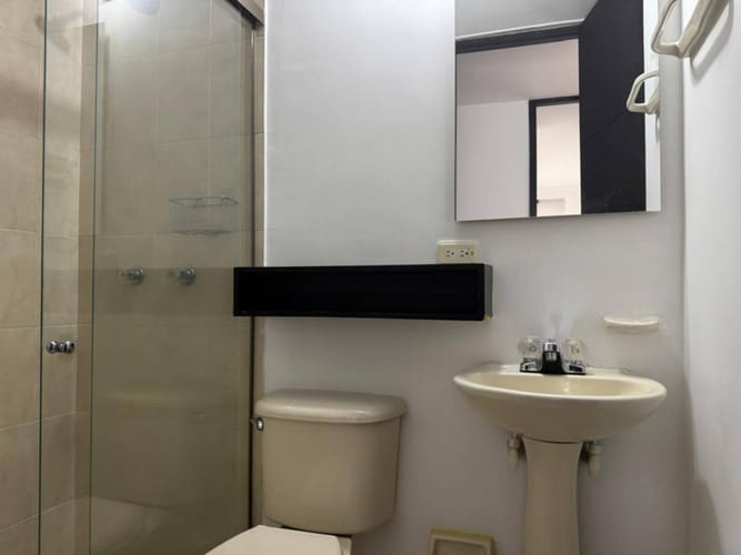 Apartamento de 2 alcobas en arriendo en Castropol, Medellín, 90 m² · foto 18 de 19