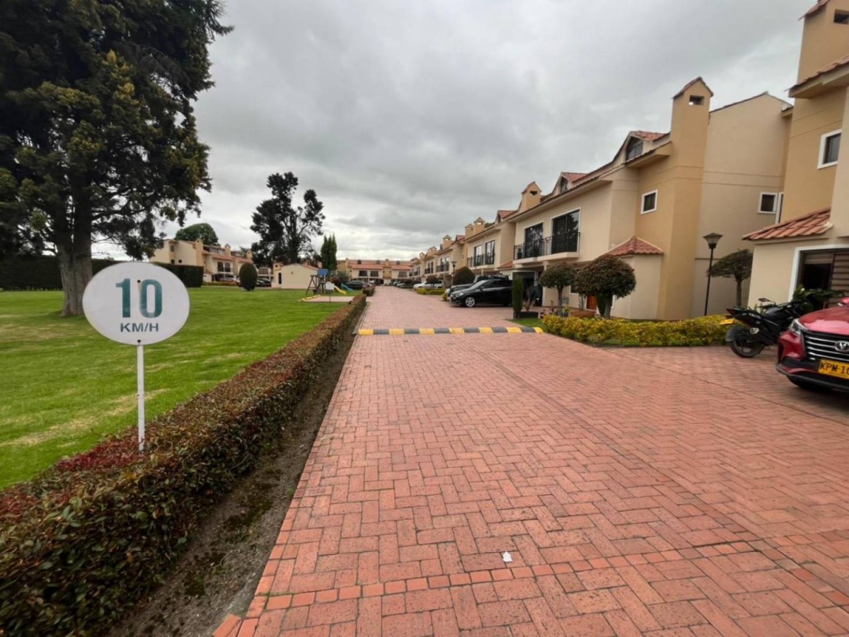 Casa en venta en Hacienda Fontanar, Chía · foto 3 de 24