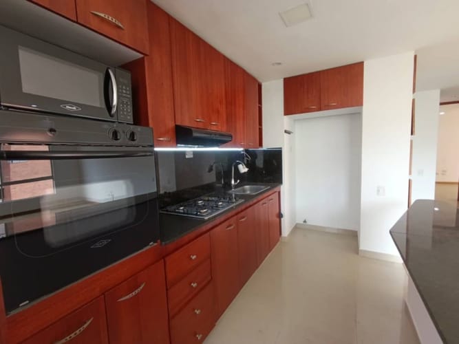 Apartamento de 2 alcobas en arriendo en Lalinde, Medellín, 85 m² · foto 3 de 19