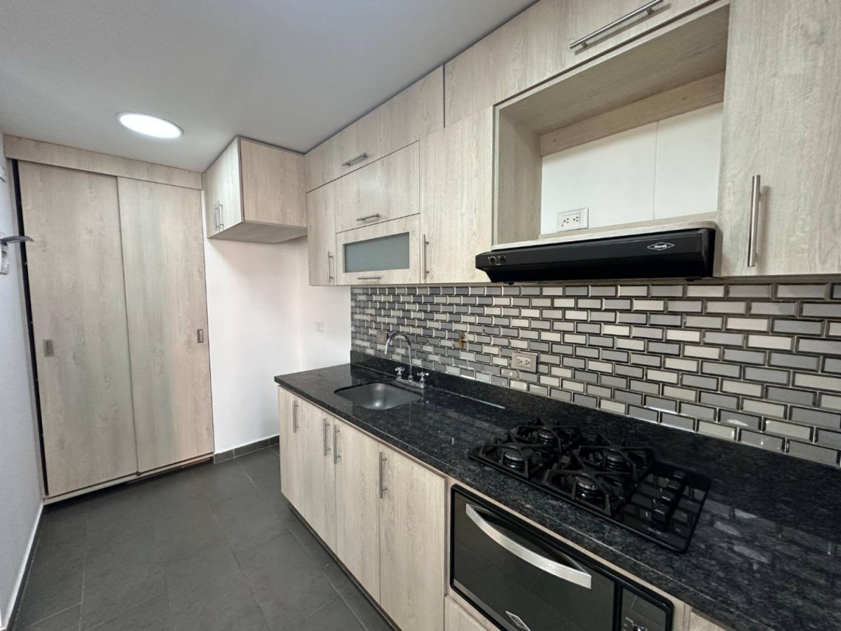 Apartamento en venta en Los Colores, Medellín · foto 5 de 24