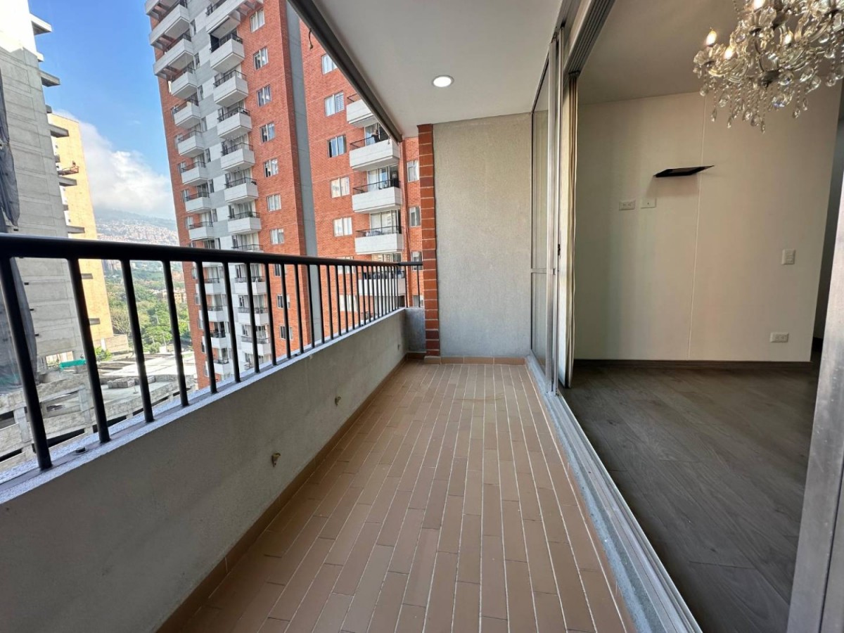 Apartamento en venta en Los Colores, Medellín · foto 7 de 24
