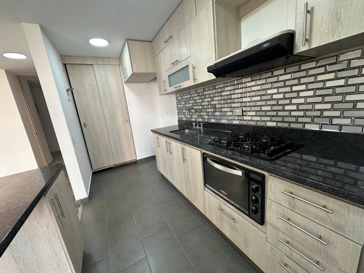 Apartamento en venta en Los Colores, Medellín · foto 13 de 24