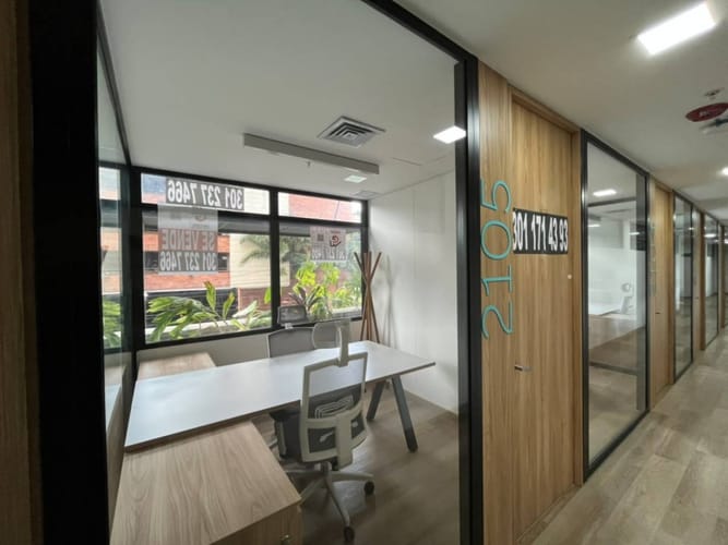 Oficina en arriendo en Los Colores, Medellín, 6 m² · foto 6 de 24