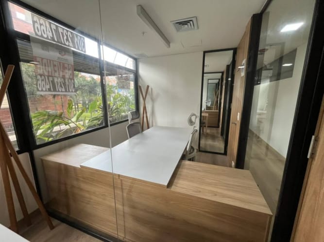 Oficina en arriendo en Los Colores, Medellín, 6 m² · foto 9 de 24