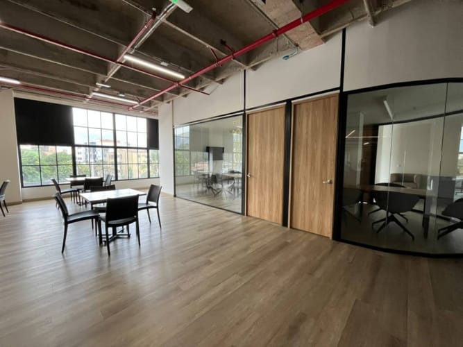 Oficina en arriendo en Los Colores, Medellín, 6 m² · foto 11 de 24