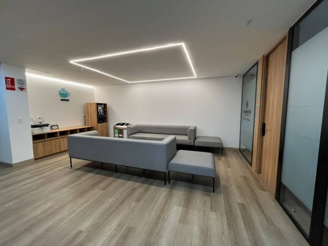 Oficina en arriendo en Los Colores, Medellín, 6 m² · foto 16 de 24
